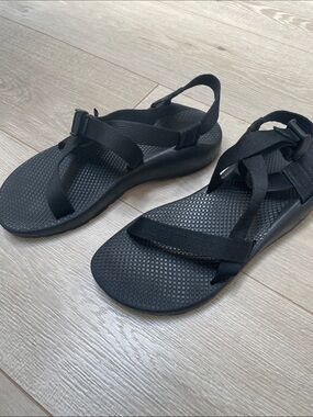 CHACOS—Women’s Black Strappy Comfort Sandals